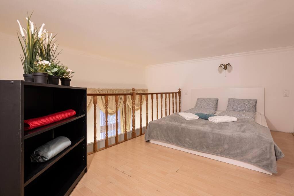 Cozy 3 Bedrooms In 7st Districht Apartment